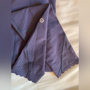 EUC Lululemon 7/8 scallop dot stash pocket leggings. Size 6